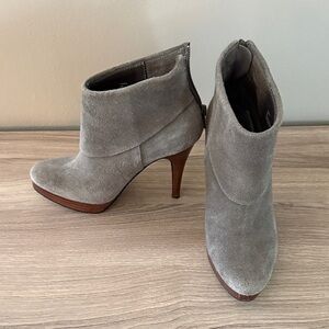 Steve Madden Gray Suede Heeled Ankle Boots, size 6